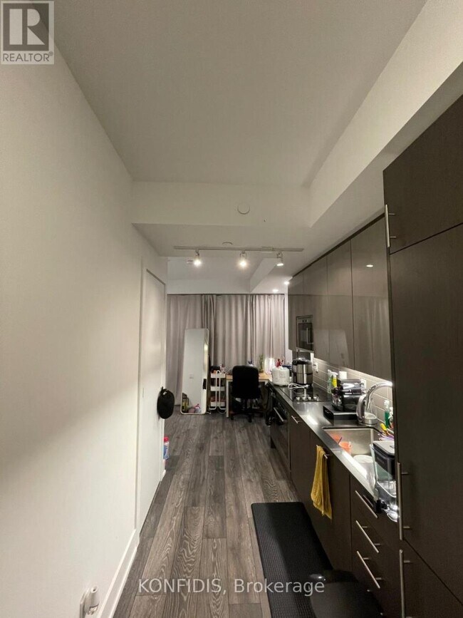 Building Photo - 403 Church St