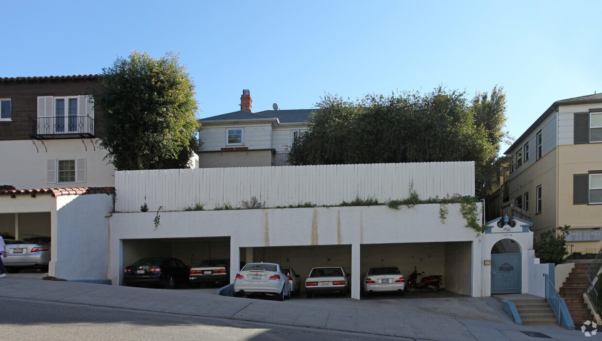 Building Photo - 10974 Strathmore Dr