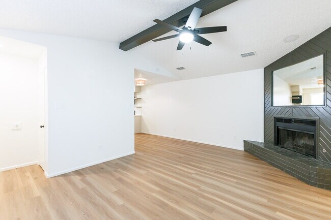 Building Photo - Newly Remodeled Modern 2 bedroom with a garage