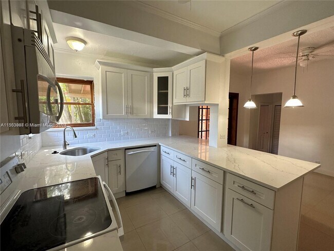 Foto del edificio - 3666 SW 13th Terrace