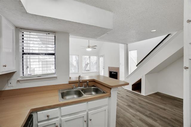 Foto del edificio - 9821 Walnut St