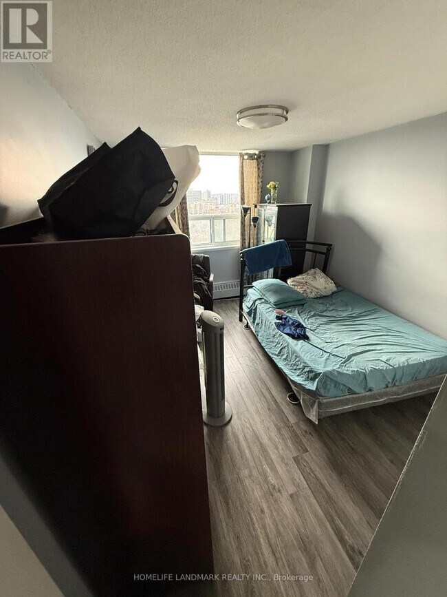 Photo du bâtiment - 180 Markham Rd