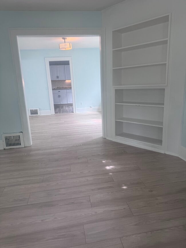 Building Photo - 2171 Carabel Ave