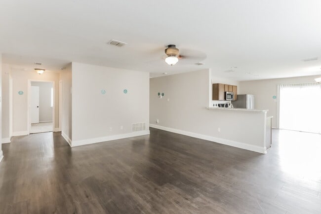 Building Photo - 2014 Gardenia Dr
