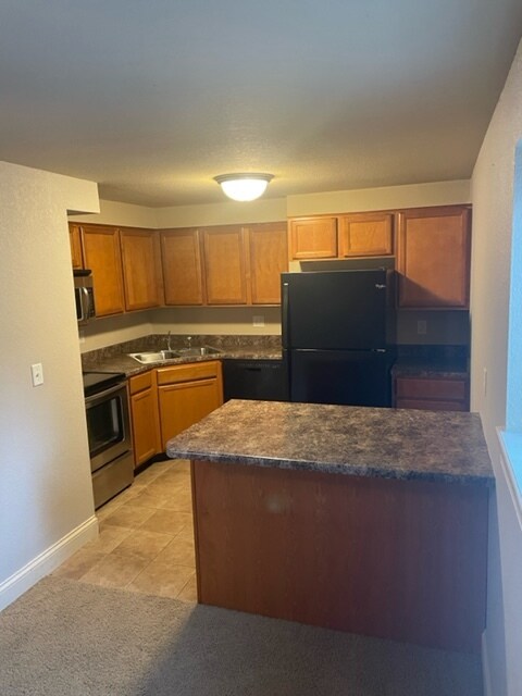 Building Photo - 200 Grandview Ct