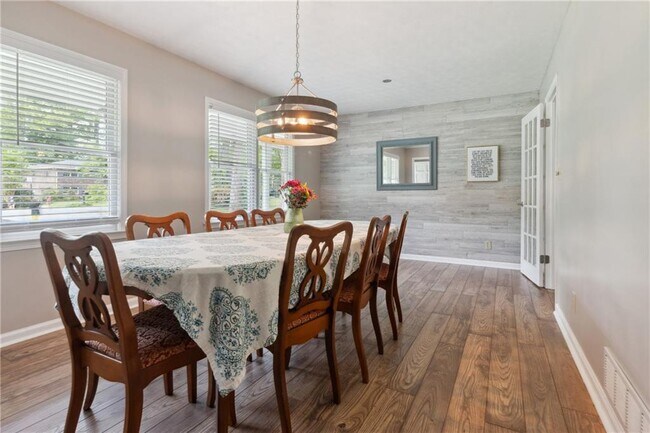 Building Photo - 3925 Chicamauga Dr