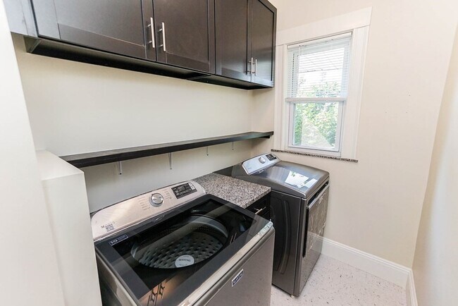 Building Photo - 136 Fellsway W