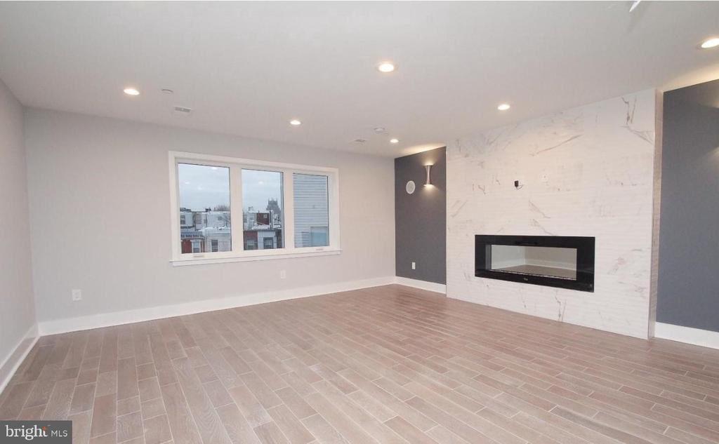 Foto principal - 2562 Frankford Ave