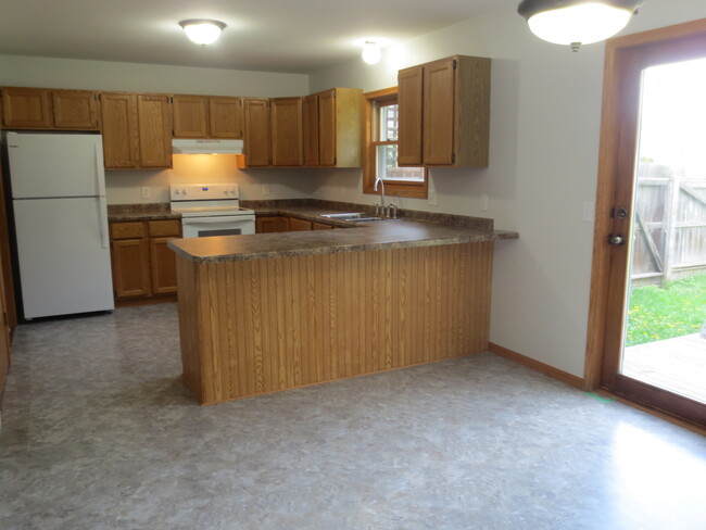 Kitchen - 1319 N Lincoln Ave