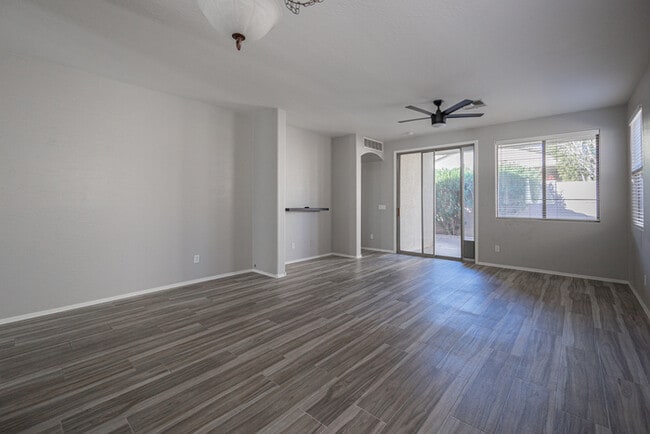 Foto del edificio - 7312 E Mills St