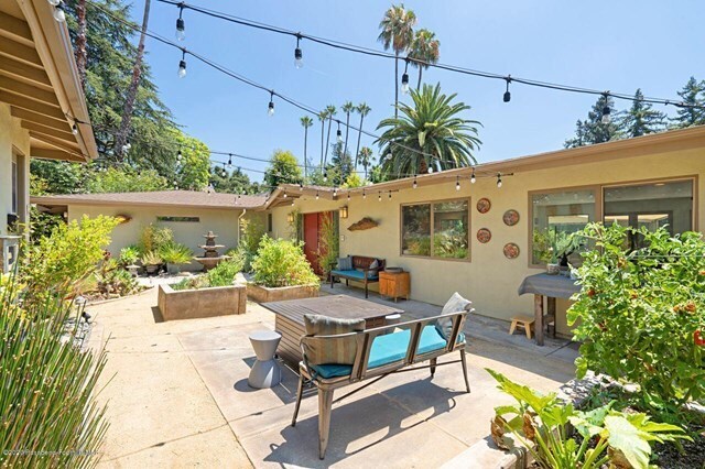 Building Photo - 1548 E Altadena Dr