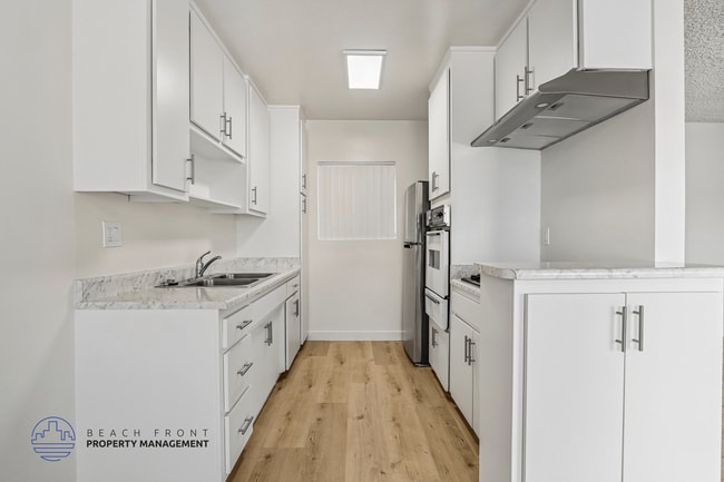 Building Photo - 1458 Marine Ave.