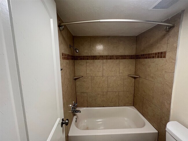 Foto del edificio - 10110 Westview Dr