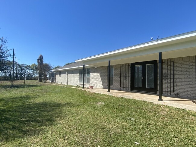 Building Photo - For Rent in Lorena ISA; 3 bed, 2 bath, 2 c...