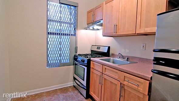 Building Photo - 105 E 192nd St