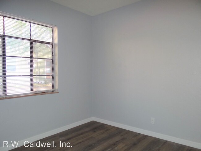 Building Photo - 1 br, 1 bath Apartment - 4901 29th Ave S, #5