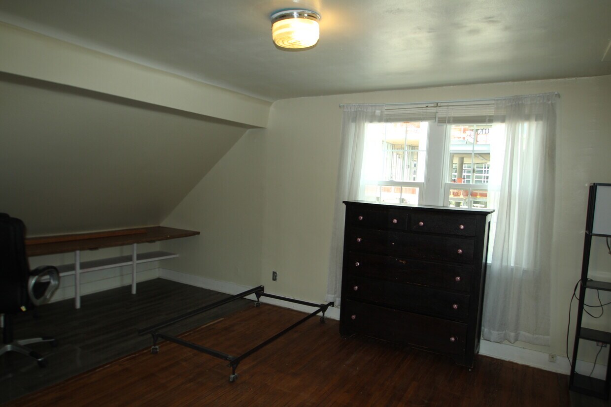 Primary Photo - 210 N Russell St
