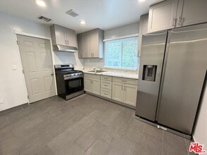 Building Photo - 15746 Magnolia Blvd