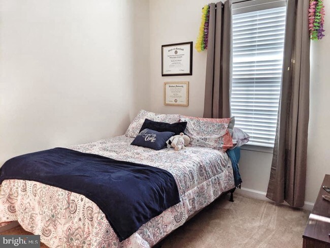 Building Photo - 8435 Clear Spring Dr