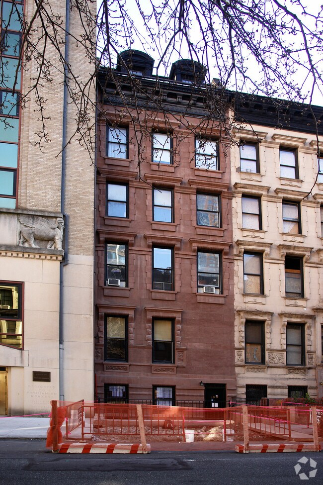 Foto del edificio - 133 W 70th St