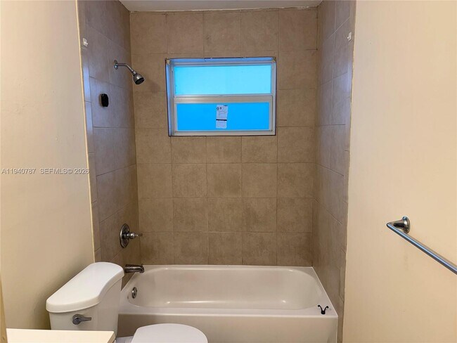 Foto del edificio - 1200 NW 9th St