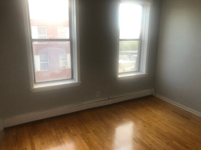 Building Photo - 5400 Hudson Ave