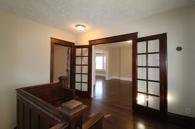 Building Photo - Spacious 2 Bedroom Duplex by KU MED