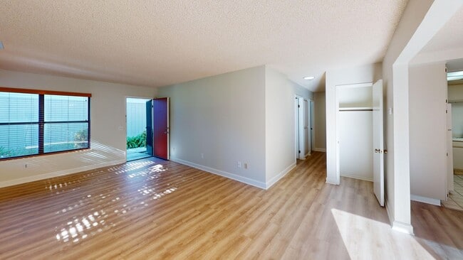 Building Photo - 2 Bedroom, 2 Bathroom home on King Court.