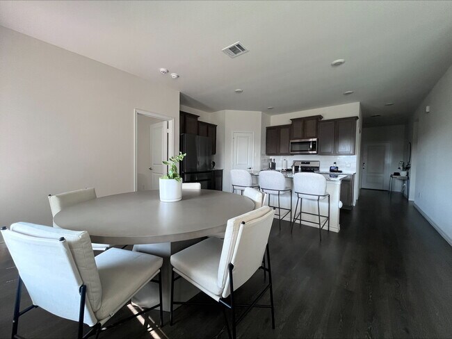 Foto del edificio - 1613 Sunny Grove Dr
