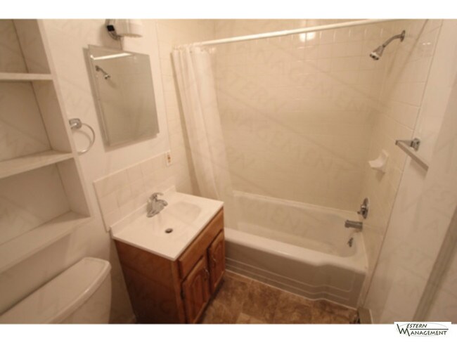 Foto del edificio - Fully Remodeled 1 Bed, 1 Bath Apartment