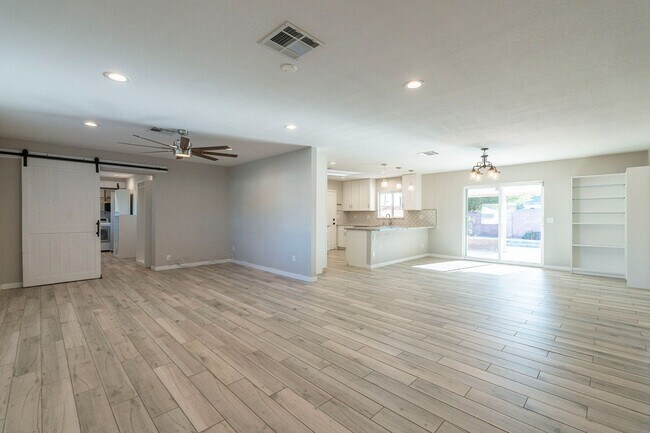 Foto del edificio - BEAUTIFUL SOUTH SCOTTSDALE - CORNER LOT & ...