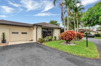 Building Photo - 4660 Greentree Pl