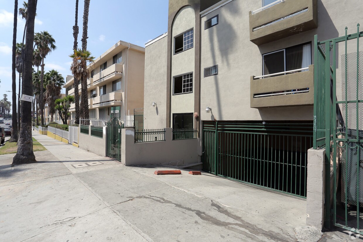 Foto principal - 943 Elden Ave