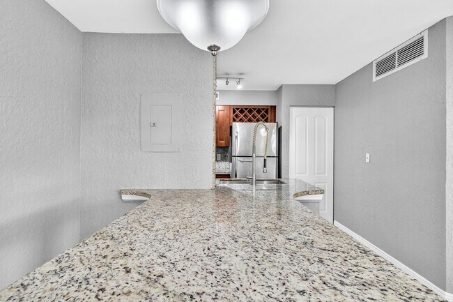 Building Photo - 2851 N Oakland Forest Dr