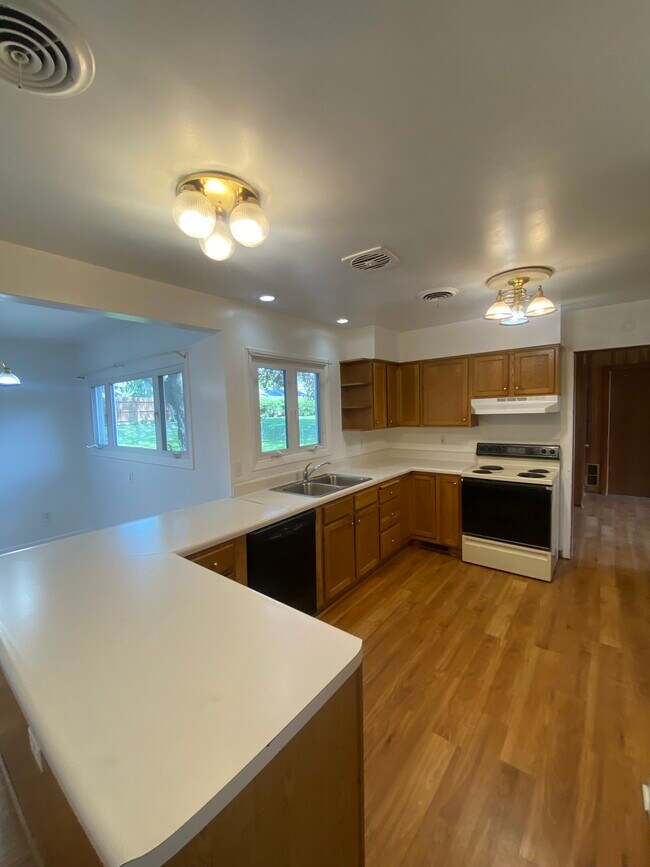 Foto del edificio - 1414 Central Ave