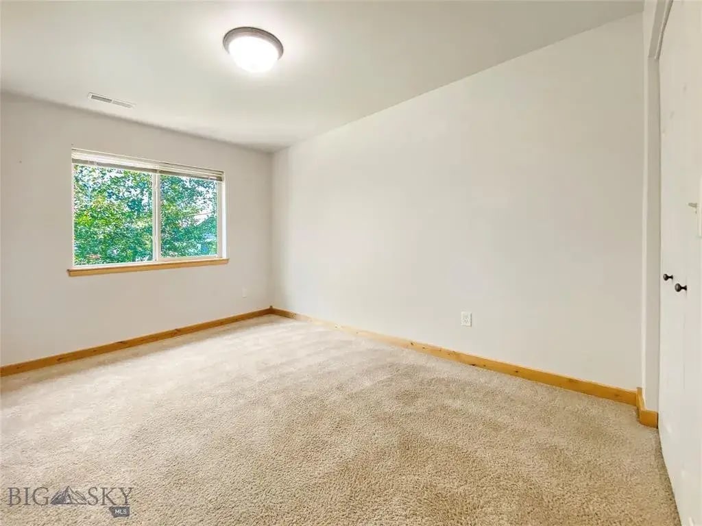 Building Photo - 957 Forestglen Dr