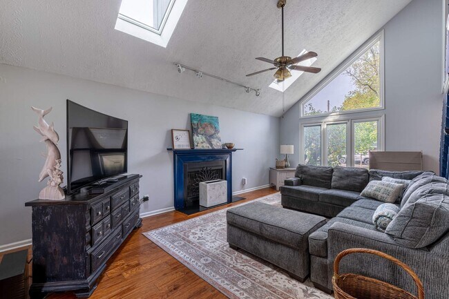 Building Photo - Great Oakwood home! 4 bed 3 bath