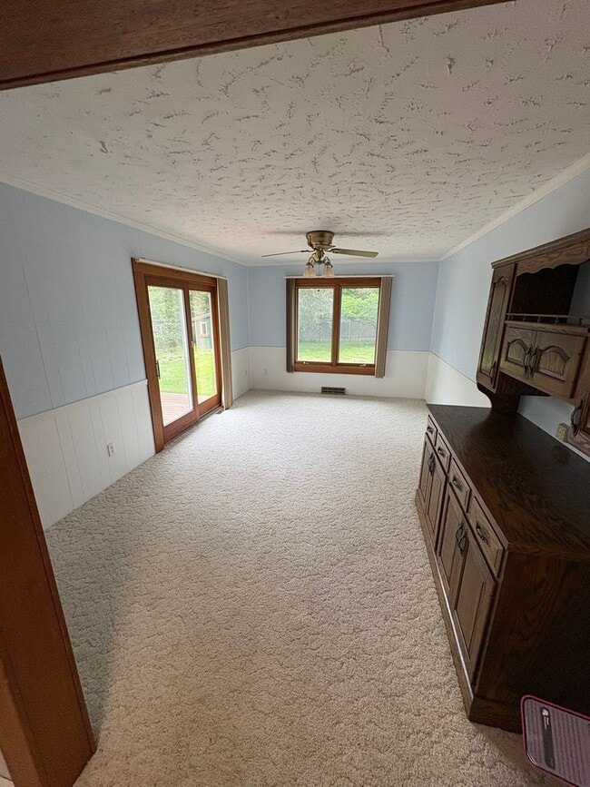 Building Photo - 3 Bedroom 2 Bathroom Single Family home