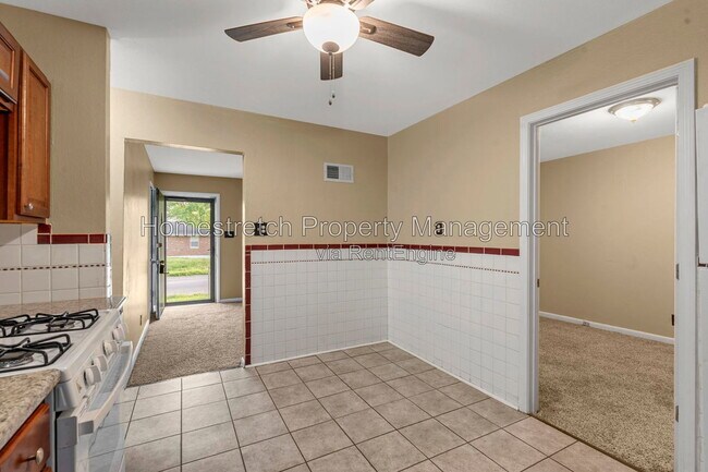 Foto del edificio - 8253 Frost Ave