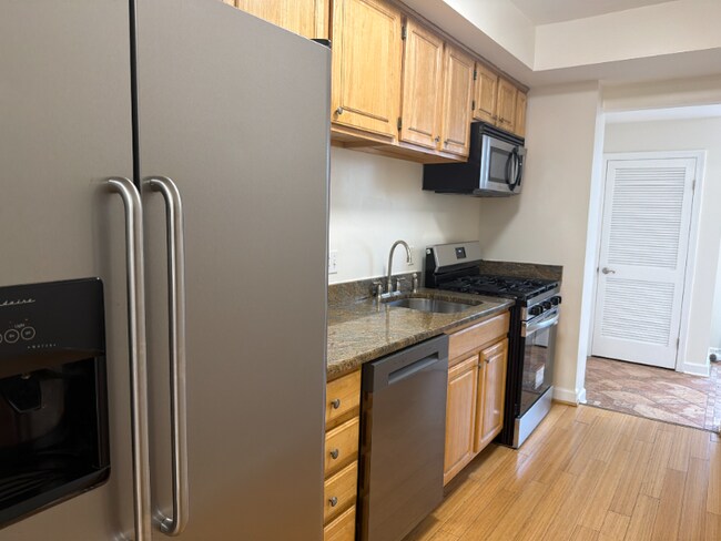 Building Photo - 937 Randolph St NW