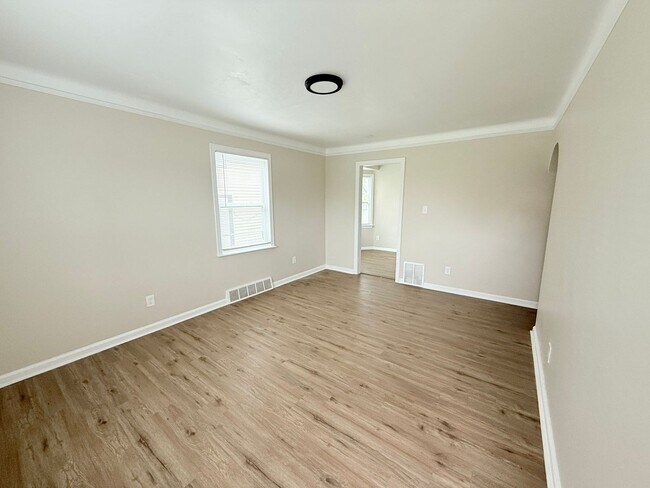 Foto del edificio - Renovated 3-Bedroom Home – We Welcome Sect...