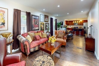 Building Photo - 2002 Ridgemont Rd