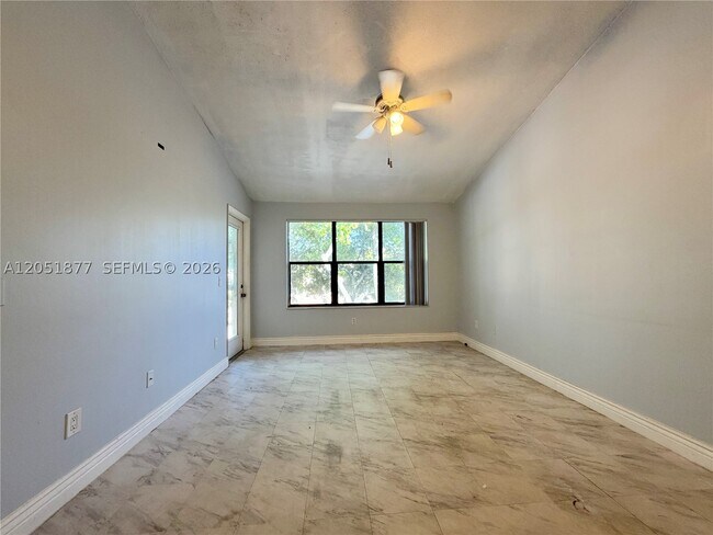 Foto del edificio - 4441 W McNab Rd