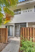 Building Photo - 7690 Lago Del Mar Dr