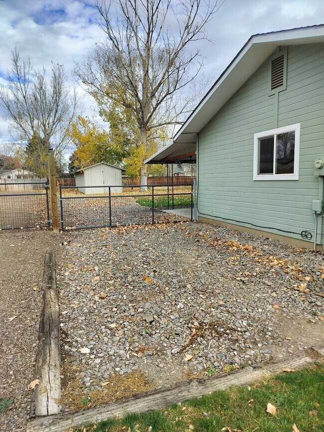 Foto del edificio - 130 NW Carrie Cir