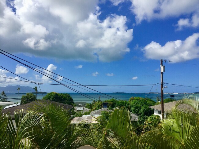 Foto del edificio - Kaneohe: 3 Bed, 1 Bath Duplex