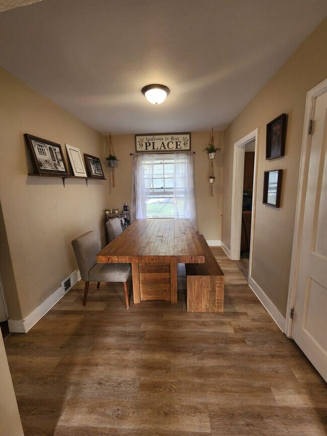 Foto del edificio - Cute 3 bedroom house $850