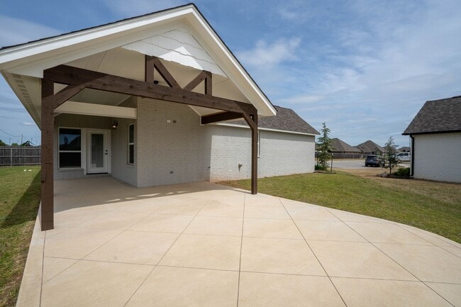 Building Photo - Prime Location! New build, 4 bed/ 2 bath!