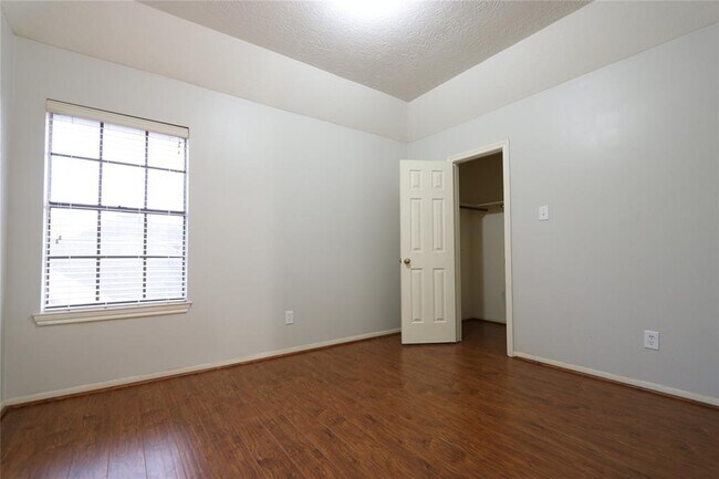 Foto del edificio - 13607 Robin Hill Ct