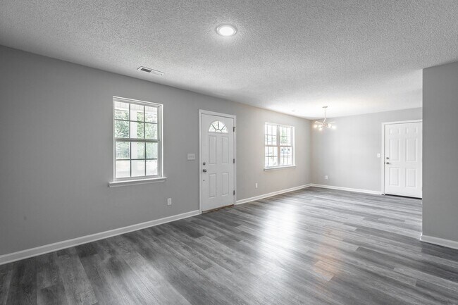 Photo - 1801 S Lyerly Street Apartment